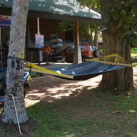 Jungle Beach Hostel Unawatuna Buitenkant foto