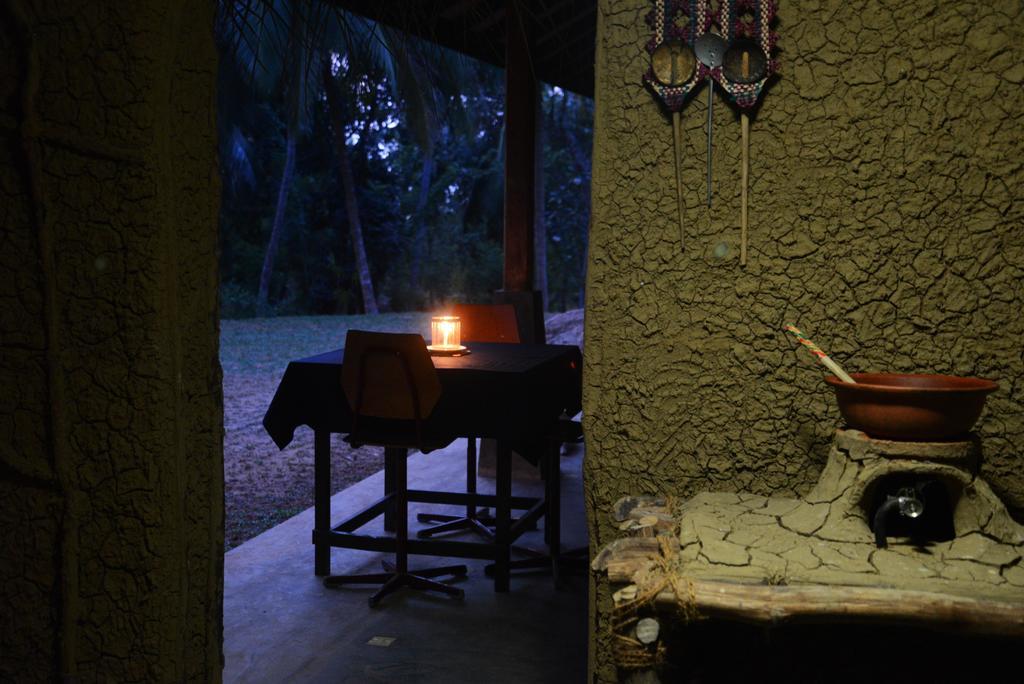 Jungle Beach Hostel Unawatuna Buitenkant foto